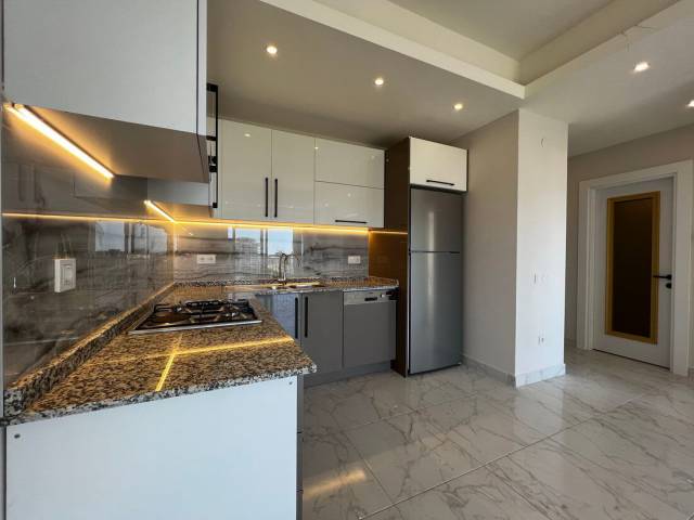 Unfurnished apartment with sea view
