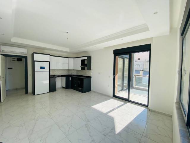 Unfurnished apartment 1km from the sea