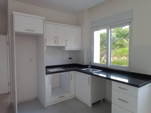 Unfurnished apartment 900 meters from the sea